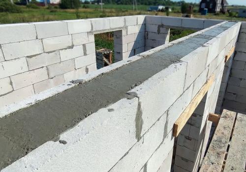 Нужен ли армопояс газобетонному дому? Разбираемся в деталях