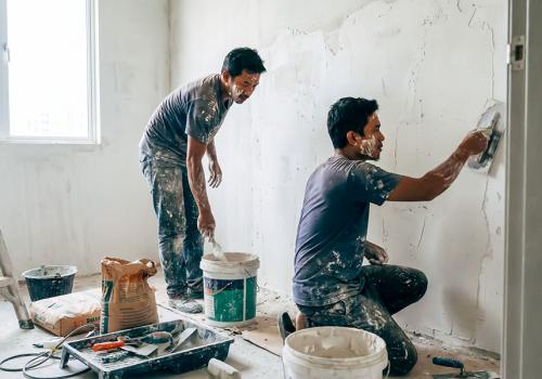 Можно ли штукатурить стены в помещениях зимой