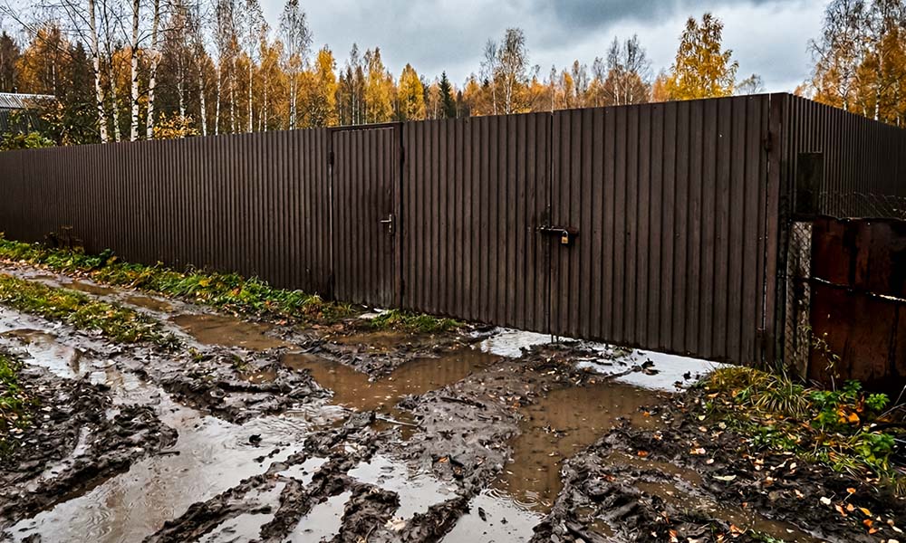 Затопленный въезд без дренажной водопропускной трубы