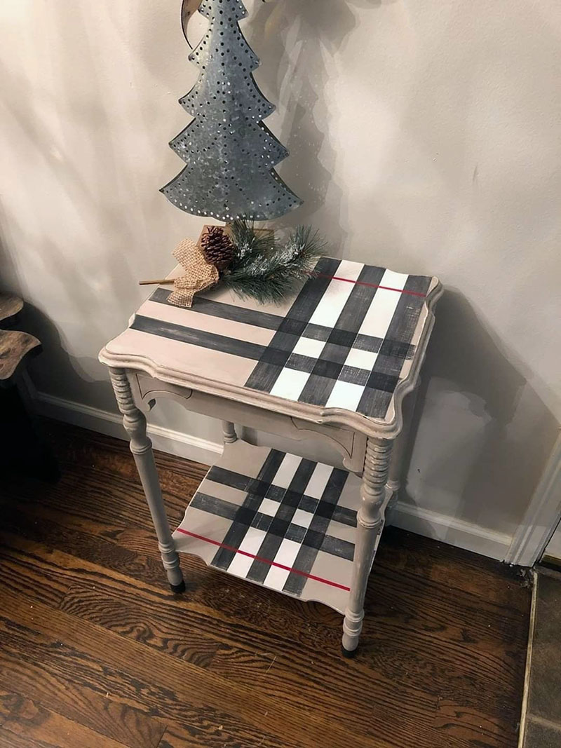 тумба декорированная покраской с полосами