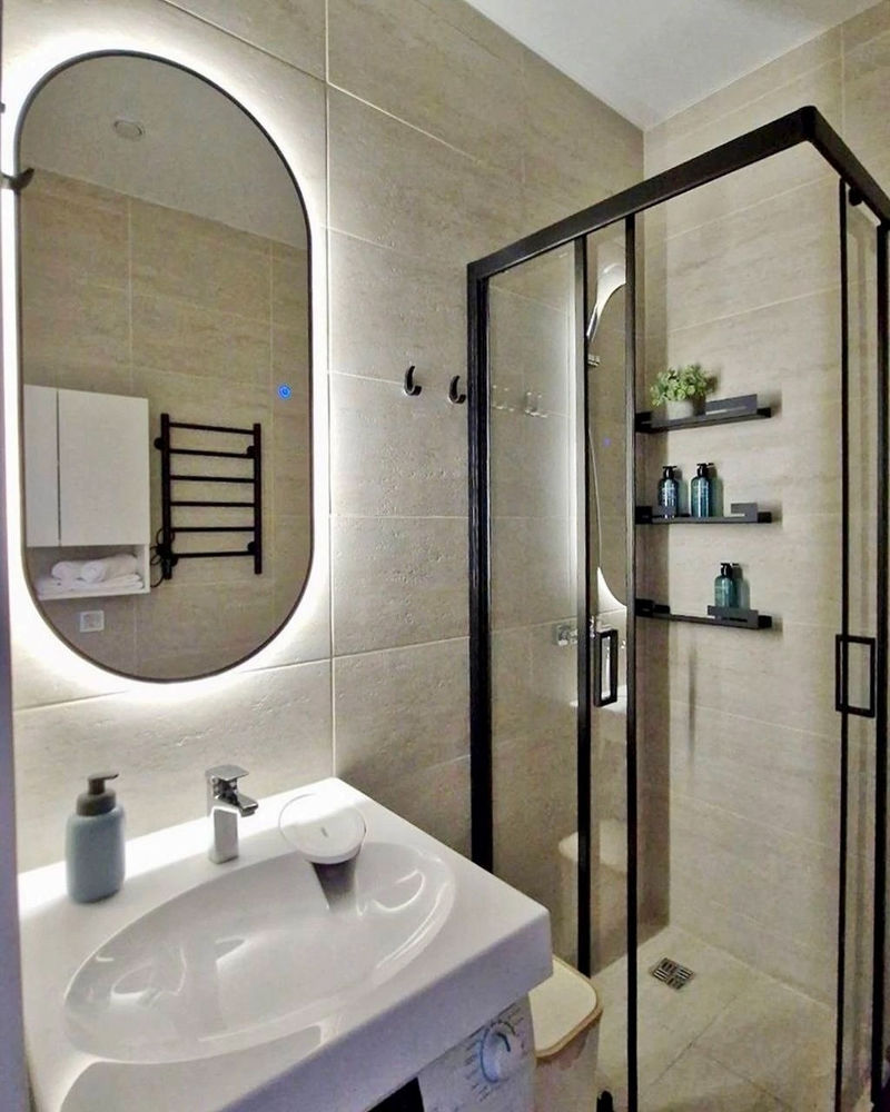 ванная комната в студии зеркало с подсветкой